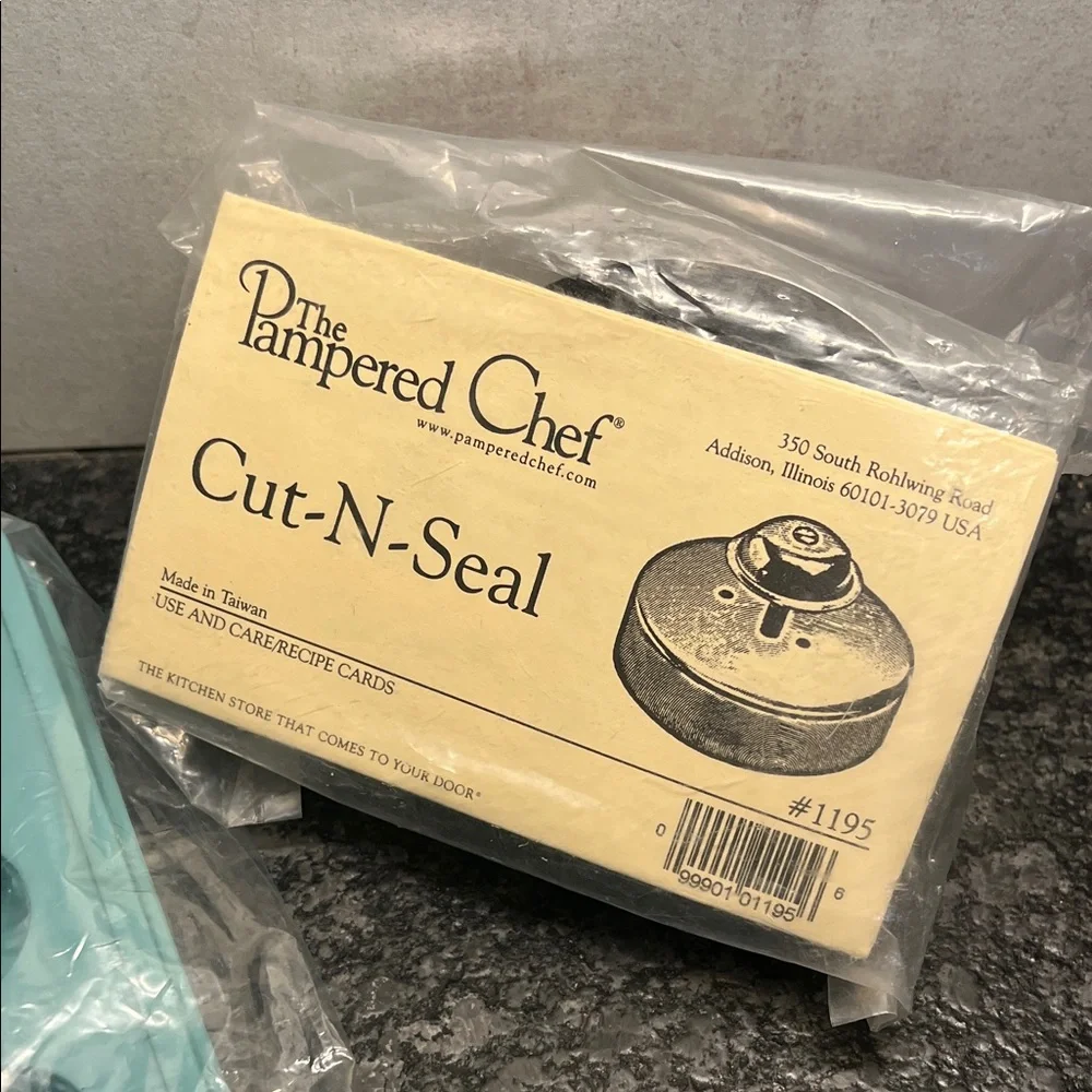 Pampered Chef Teal Chocolate Mold and Cut-N-Seal Tool and Apple corer BUNDLE